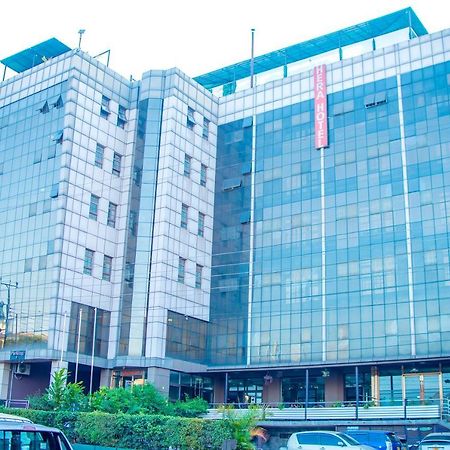 Hera Hotel Kampala Buitenkant foto