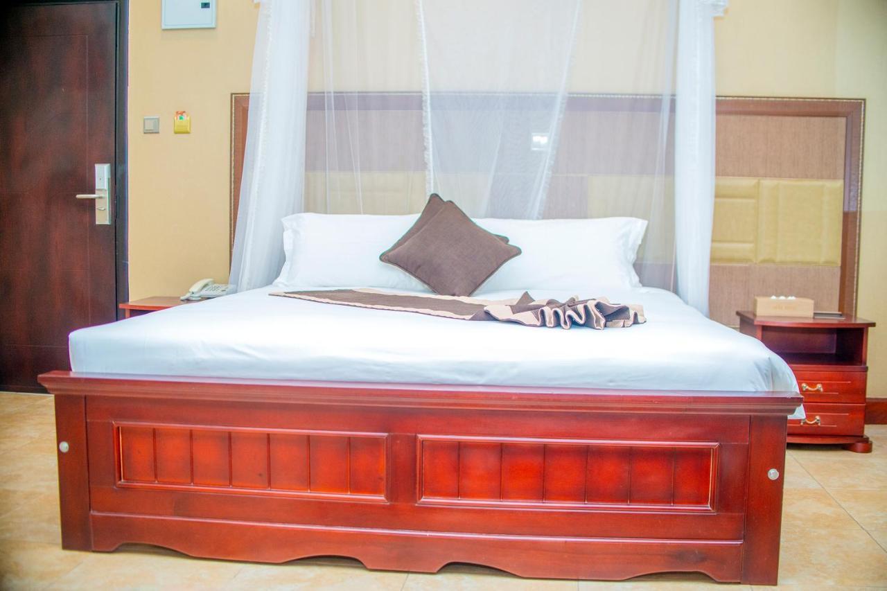 Hera Hotel Kampala Buitenkant foto