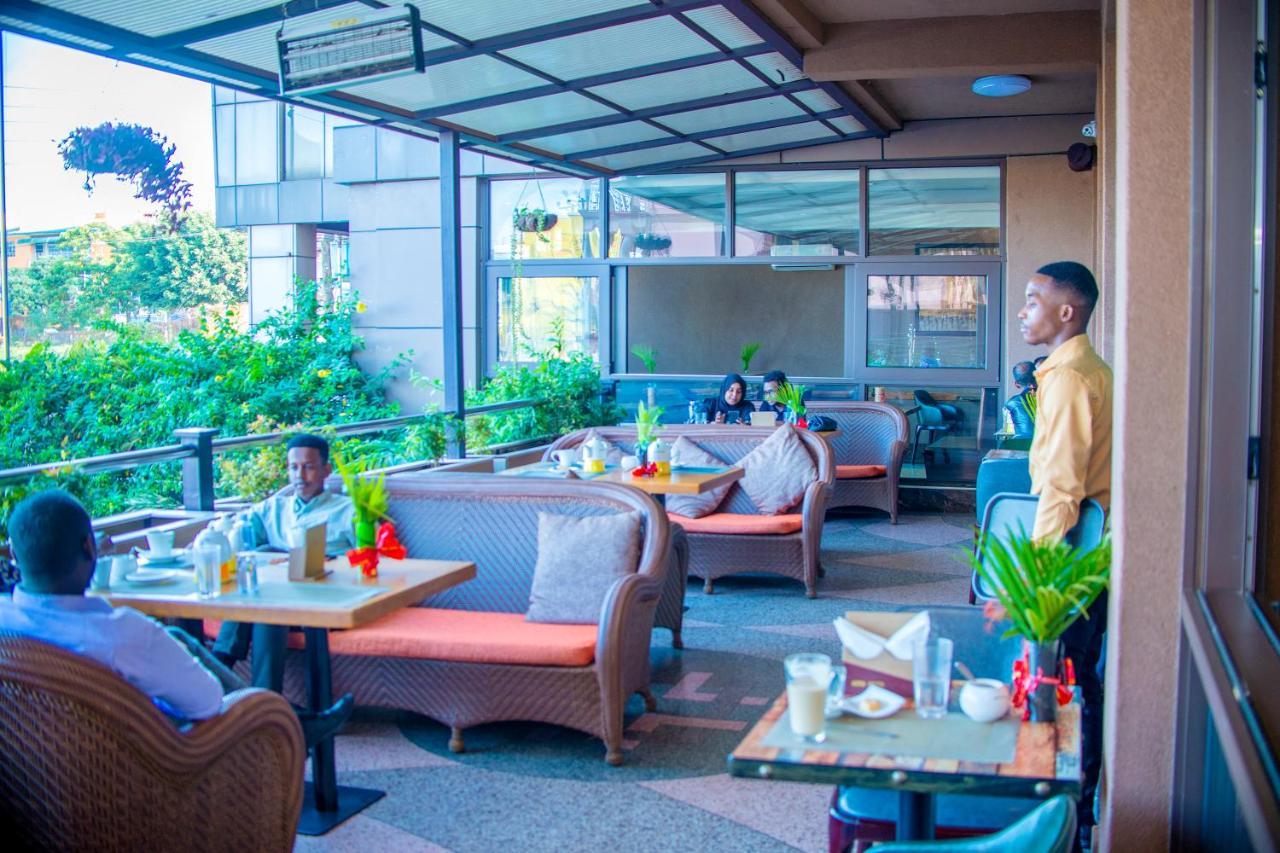 Hera Hotel Kampala Buitenkant foto