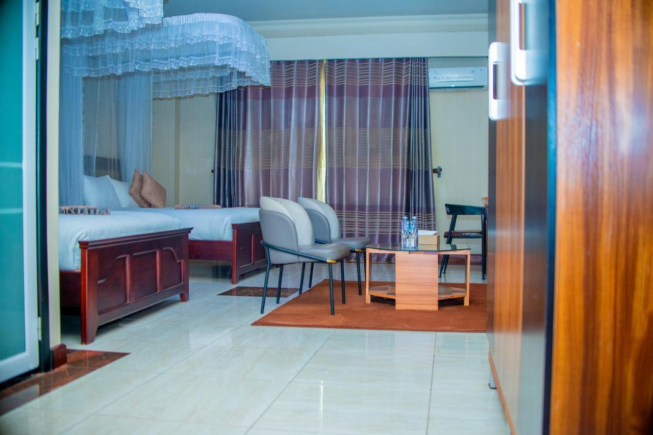 Hera Hotel Kampala Buitenkant foto