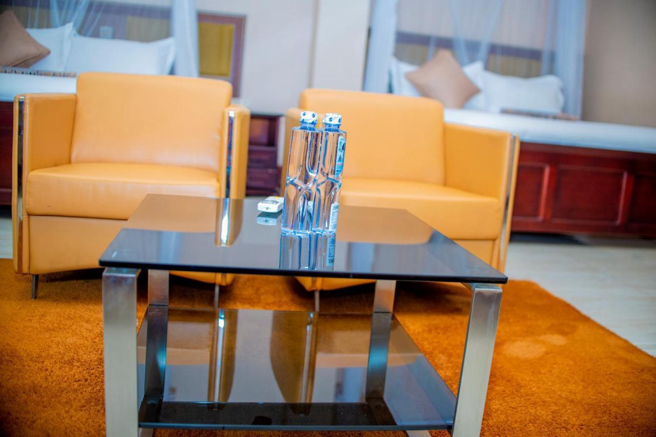 Hera Hotel Kampala Buitenkant foto
