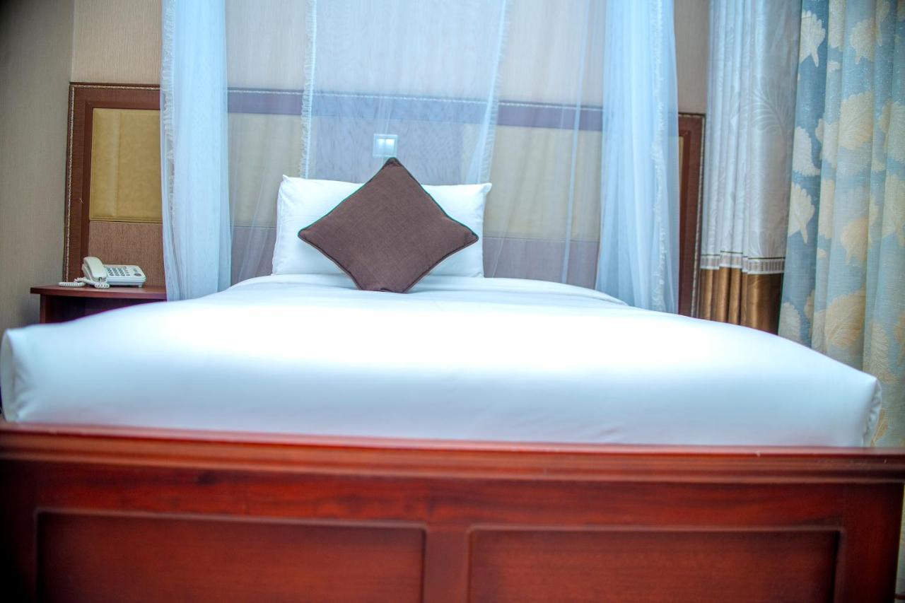 Hera Hotel Kampala Buitenkant foto