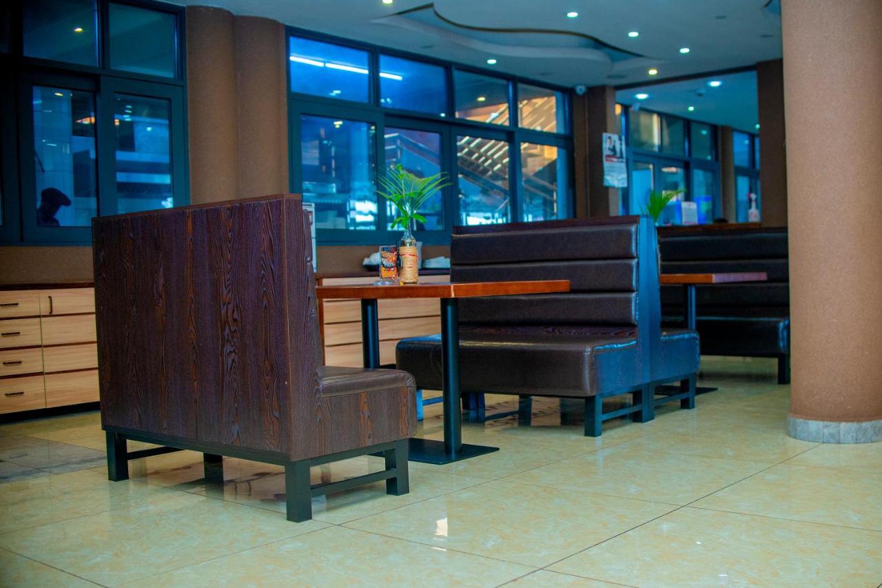 Hera Hotel Kampala Buitenkant foto
