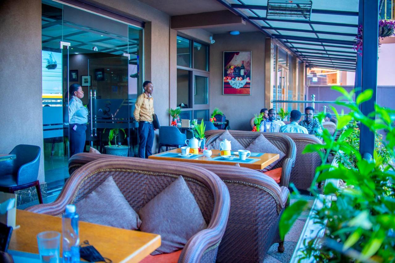 Hera Hotel Kampala Buitenkant foto