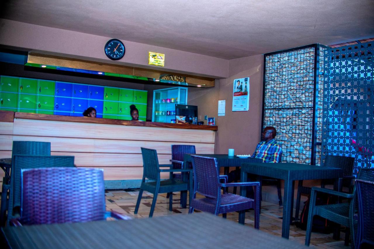 Hera Hotel Kampala Buitenkant foto